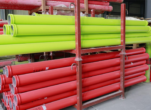 Concrete conveying pipe